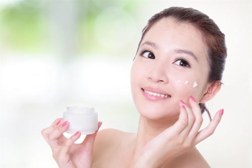 Cách dưỡng ẩm cho da mặt đúng cách và hiệu quả tại nhà